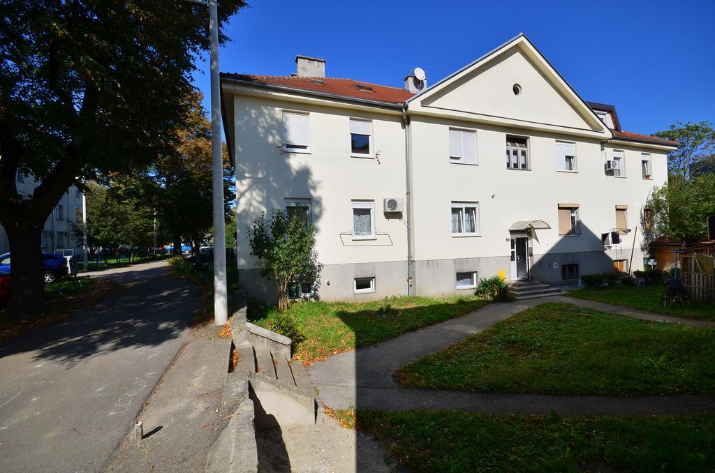 Lisinski With Private Parking Apartmán *