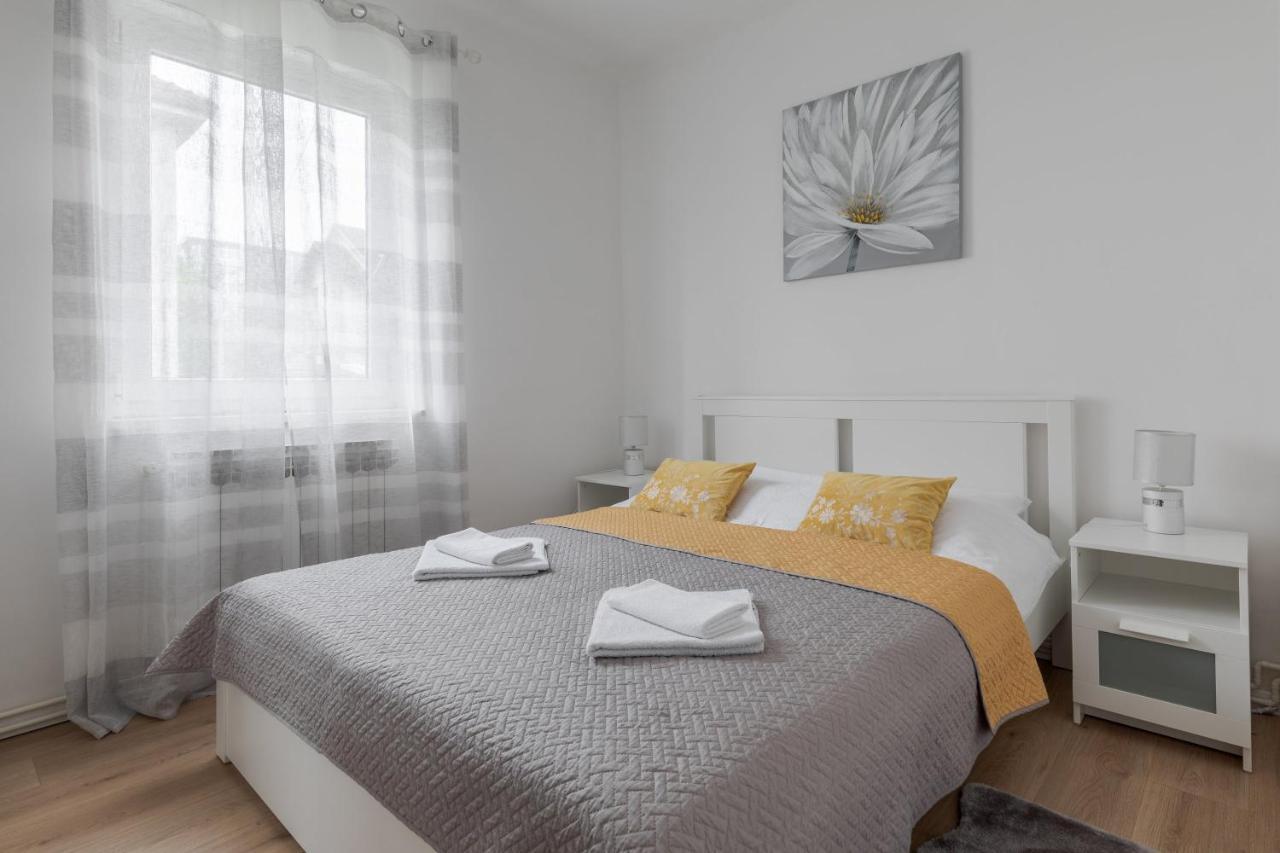 Lisinski With Private Parking Apartmán